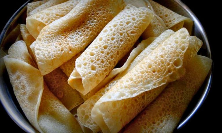 চালের গুঁড়া নেই? তাতেই বা কী—ময়দা-সুজিতে নরম পাটিসাপটার সহজ রেসিপি