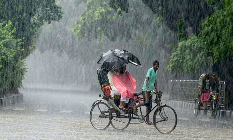 বৃষ্টি নিয়ে দুঃসংবাদ দিল আবহাওয়া অফিস, ৫ বিভাগে ভারি বর্ষণের আভাস