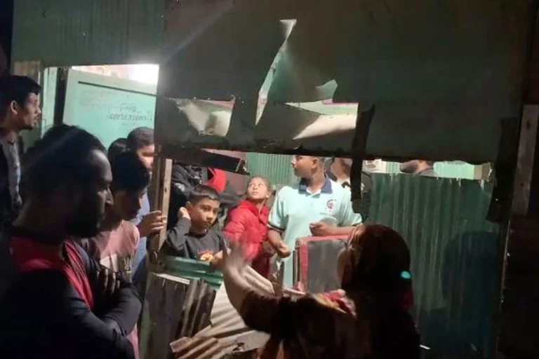 কুমিল্লার চৌদ্দগ্রামে রাজনৈতিক বিরোধের জেরে বাড়িতে হামলা ও গভীর রাতে তল্লাশি, আতঙ্কে বৃদ্ধ দম্পতি