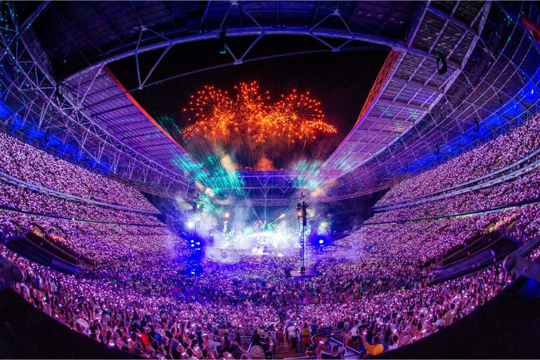 ওয়েম্বলিতে ইতিহাস: রেকর্ড ভাঙা কনসার্টে কোল্ডপ্লে