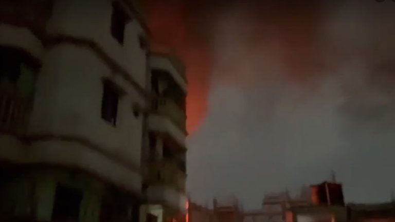 কামরাঙ্গীরচরে প্রিন্টিং কারখানায় আগুন, ফায়ার সার্ভিসের ৩ ইউনিটের চেষ্টায় নিয়ন্ত্রণে