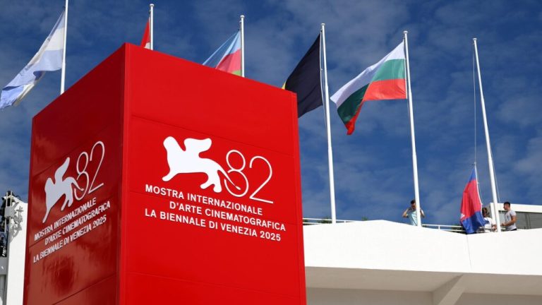 ভেনিস আন্তর্জাতিক চলচ্চিত্র উৎসবে সেরা হলো ‘ফাদার মাদার সিস্টার ব্রাদার’