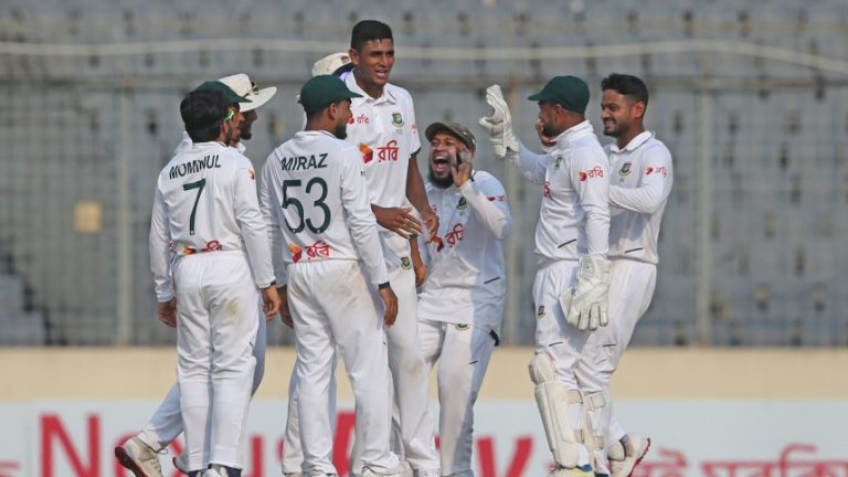 নাহিদের দুর্দান্ত স্পেলে পাকিস্তানকে বিধ্বস্ত করে জিতল বাংলাদেশ