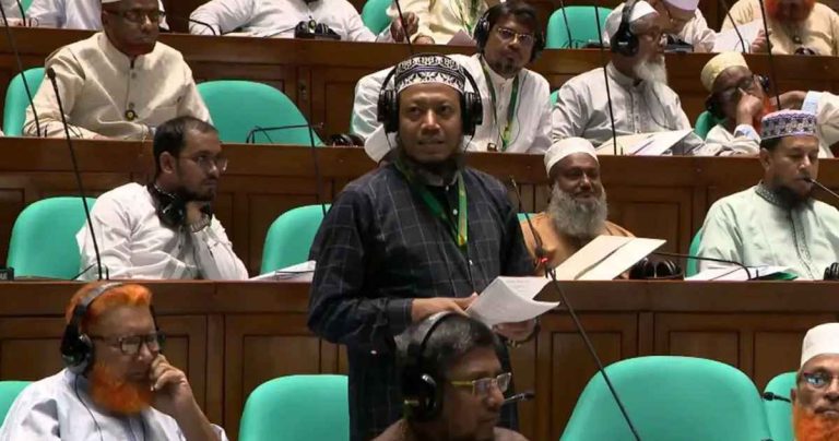লালনের মাজারে সংস্কৃতির নামে অনৈতিক কাজ চলে: আমির হামজা