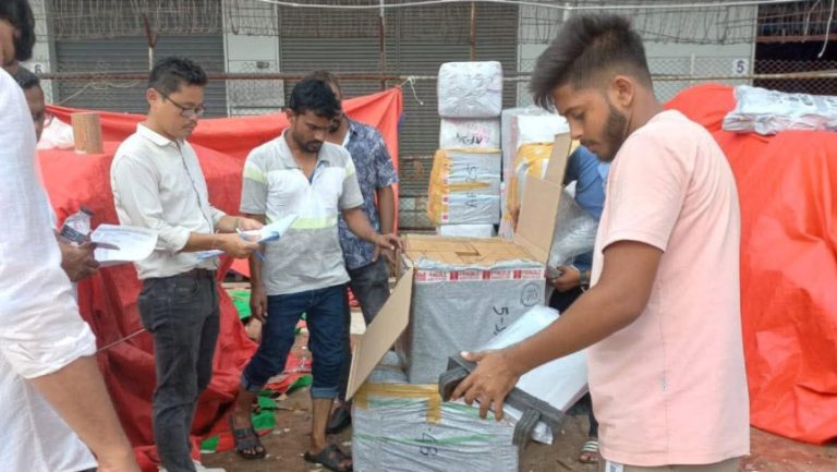 শাহজালাল বিমানবন্দরে ২ কোটি টাকার ল্যাপটপ-ট্যাব জব্দ