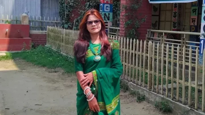 ‘আজ কেন মন উদাসী হয়ে’ গানের রিলে আলোচিত সেই বিউটি হলেন জেলার শ্রেষ্ঠ শিক্ষক