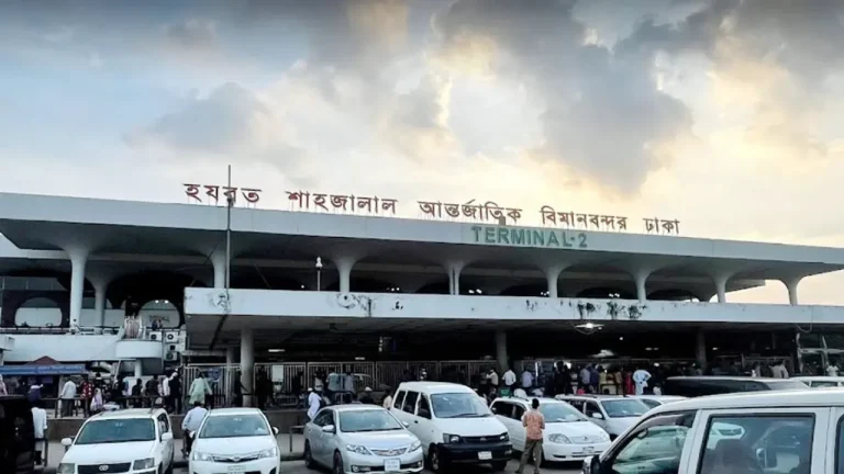 চার দিনে ৮৩ ফ্লাইট বাতিল: সৌদিগামী ফ্লাইট বন্ধে ‘ফাঁকা’ ঢাকার বিমানবন্দর
