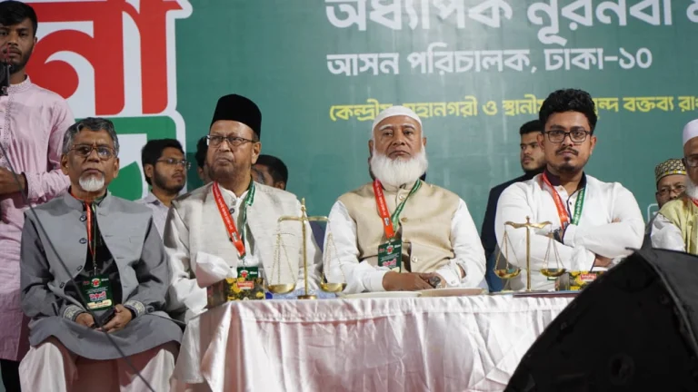 আকাশে কিছু কালো চিল ঘোরাফেরা করছে : জামায়াত আমির