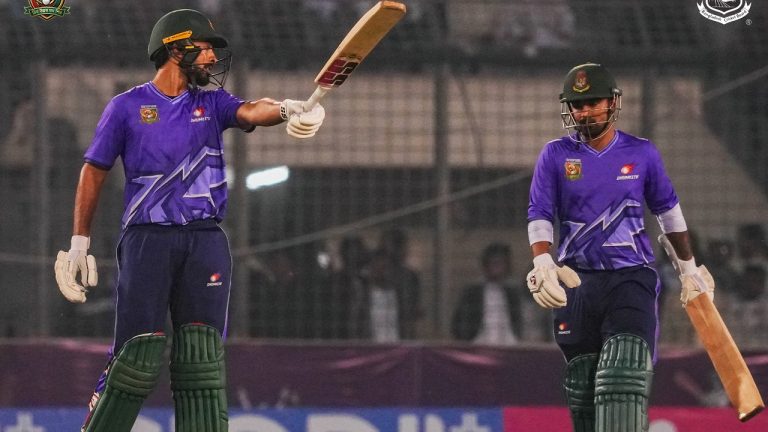 দুরন্তকে হারিয়ে উড়ন্ত শুরু ধূমকেতুর