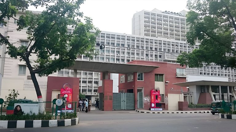 সচিবালয়ের ৬ নম্বর ভবনে আগুন