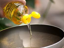 রান্নায় ভুলে তেল বেশি হলে সহজ কৌশলেই মেলে সমাধান
