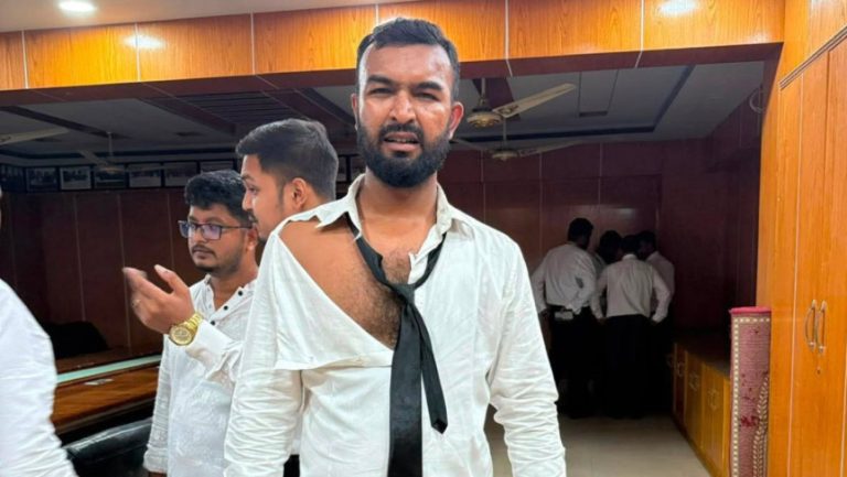 যৌতুক মামলায় আইনজীবী ও আসামিকে বাদী পক্ষের মারধর